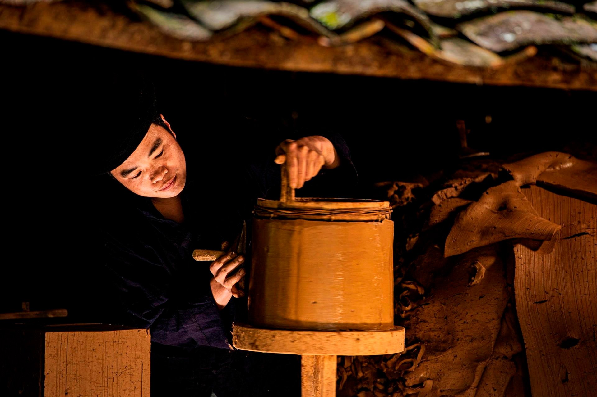 Einzigartiges Yin-Yang-Fliesenherstellungshandwerk in Cao Bang