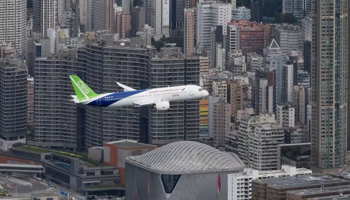 L'avion de ligne chinois C919 effectue son premier vol commercial