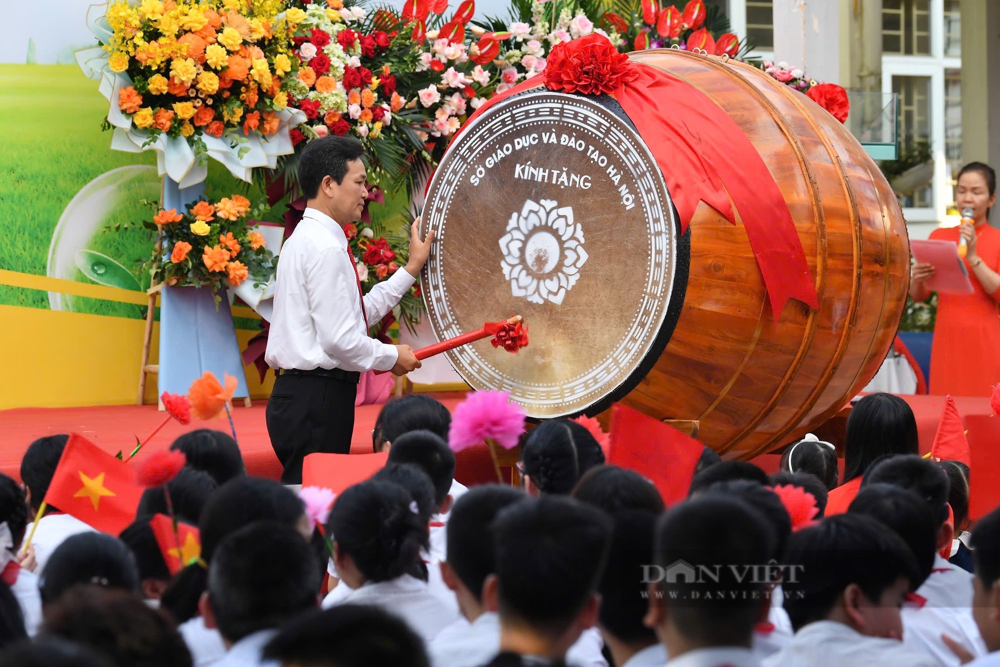 Lễ khai giảng tại ngôi trường đặc biệt nhất Hà Nội: Học sinh dùng tay 