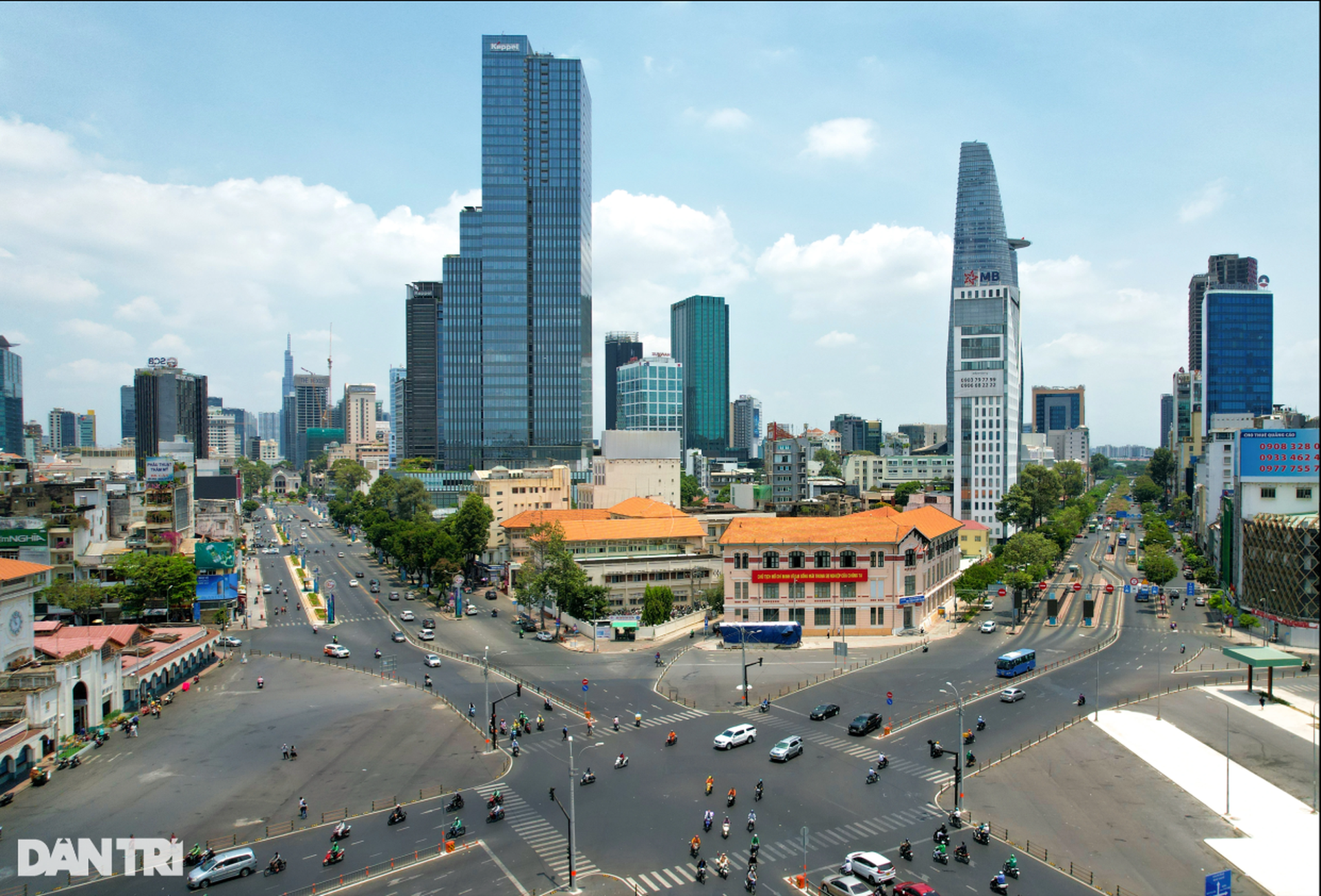 Tuyến phố đắt đỏ: Mỗi ngày mở mắt phải trả 10-20 triệu đồng tiền thuê nhà - 2