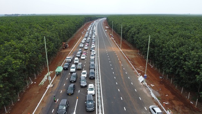 ทุ่มงบเกือบ 3 แสนล้านดองสร้างจุดพักรถบนทางหลวงสาย Phan Thiet - Dau Giay ภาพ 1