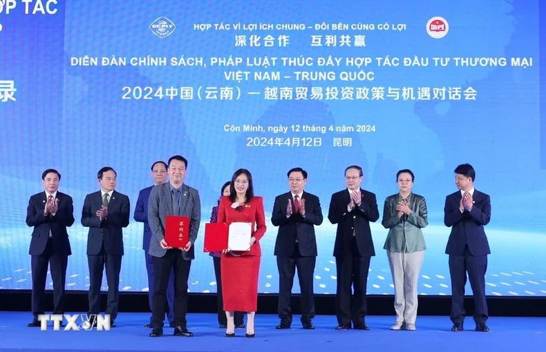 [Foto] Actividades del presidente de la Asamblea Nacional, Vuong Dinh Hue, en Yunnan (foto 10)