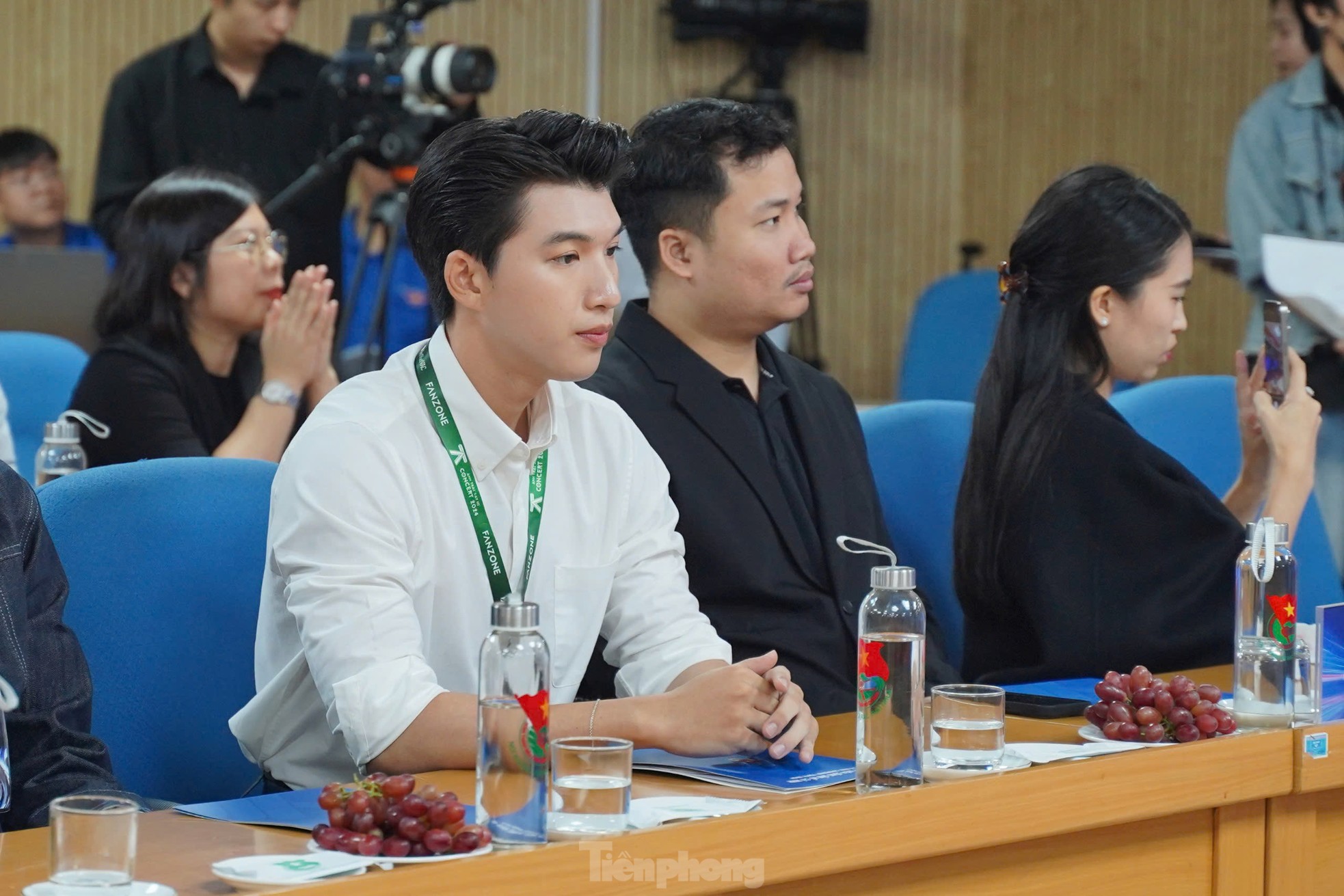 히에우투하이와 그의 형제들이 하노이에 있는 중앙청년연합 본부를 방문하다 사진 9