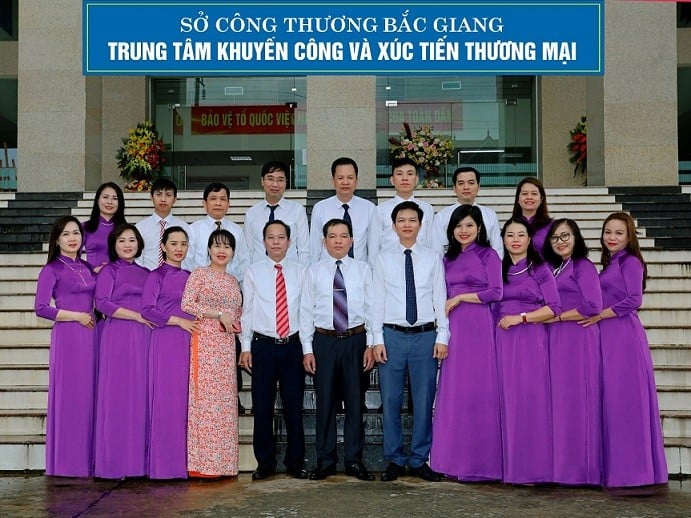 Tập thể cán bộ Trung tâm Khuyến công và xúc tiến thương mại tỉnh Bắc Giang. (Nguồn: TTKC Bắc Giang)