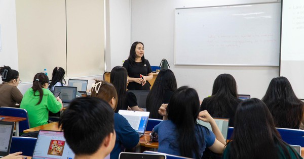 Une université publique a payé 500 millions de VND pour inviter un professeur à travailler.