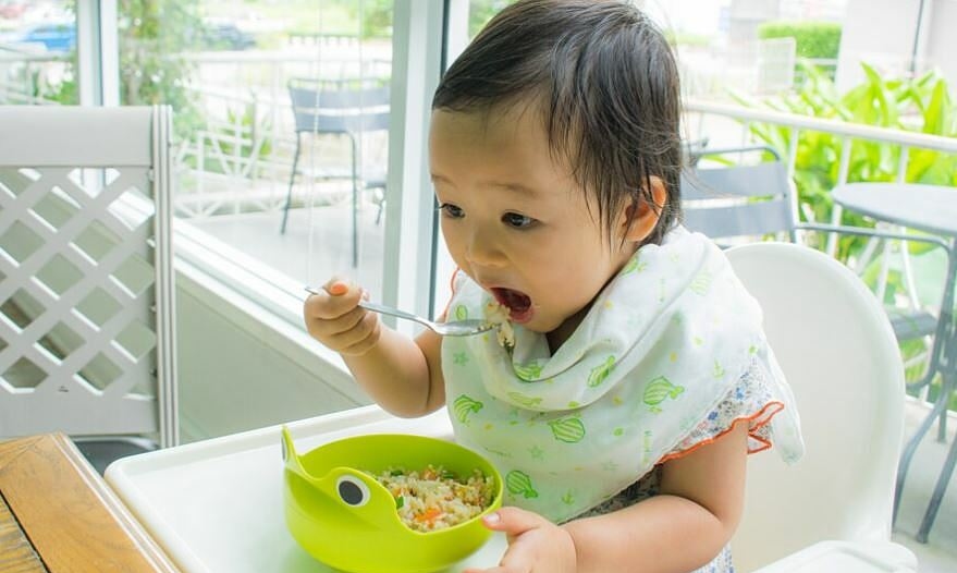 Sollten Babys mit Öl oder Fett gefüttert werden?