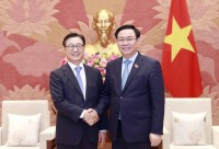 Chủ tịch Quốc hội Vương Đình Huệ tiếp Tổng giám đốc Công ty Luật Kim & Chang, Hàn Quốc