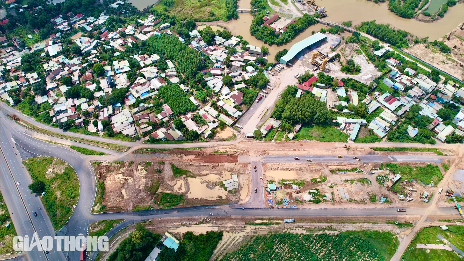 Chiêm ngưỡng đoạn cao tốc Bến Lức - Long Thành xuyên rừng ngập mặn đang hoàn thiện- Ảnh 3.