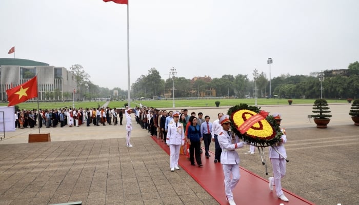 Offering incense to President Ho Chi Minh