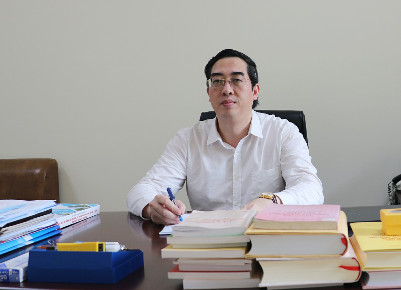 Journalist Ts Le, two communist magazines wrote a very heartfelt theoretical article about the work and image 1