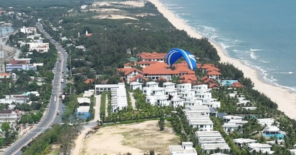 Le parapente est soudainement retiré de la célébration du 15e anniversaire de Lang Co, la plus belle baie du monde