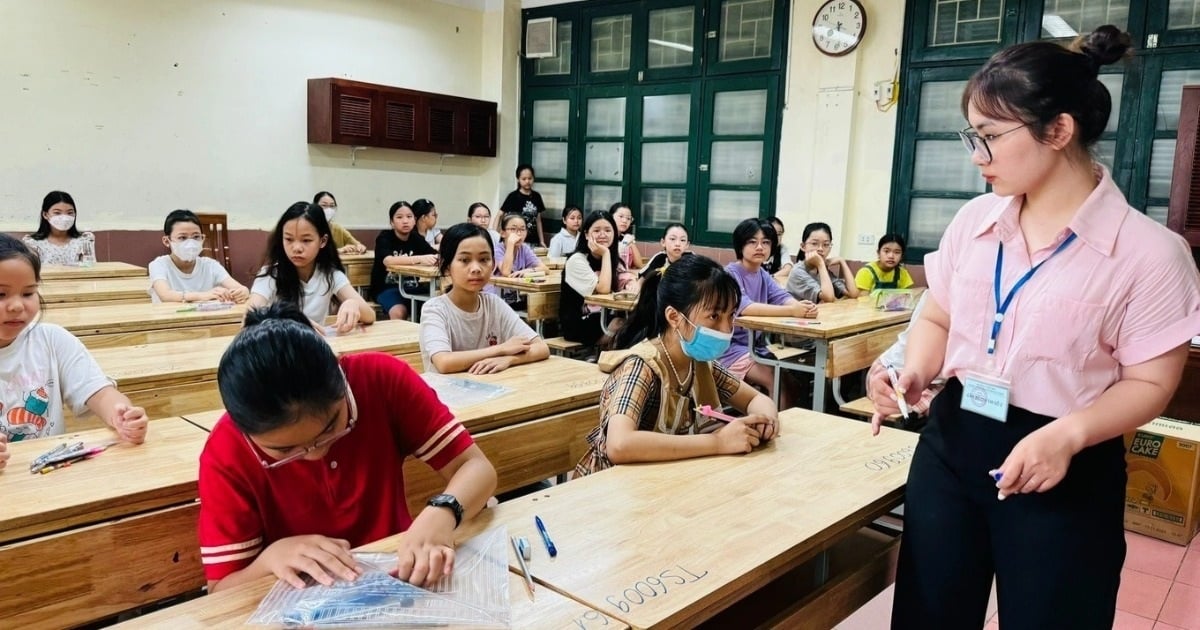 Cau Giay 중학교 6학년 기준점수와 일련의 "중점학교"가 2.75점 상승하여 가장 높게 나타났습니다.