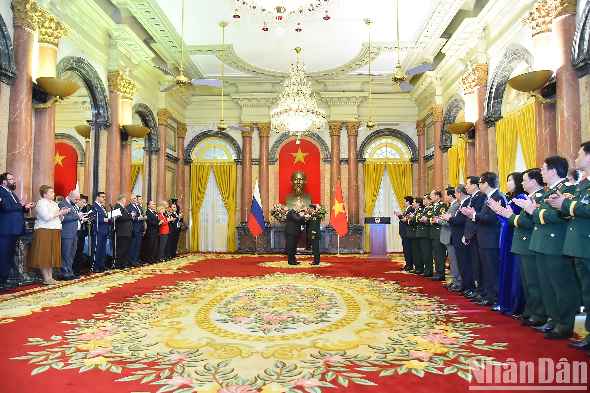 [Foto] Präsident Luong Cuong erhält die Freundschaftsmedaille des Staates der Russischen Föderation Foto 8