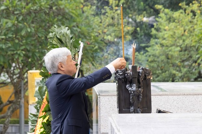 Đại biểu dự Đại hội Mặt trận Tổ quốc vào Lăng viếng Chủ tịch Hồ Chí Minh- Ảnh 6.