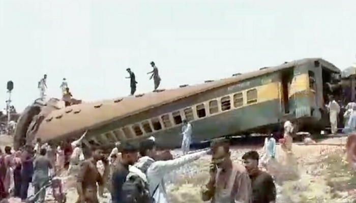 Un train déraille au Pakistan, des dizaines de blessés