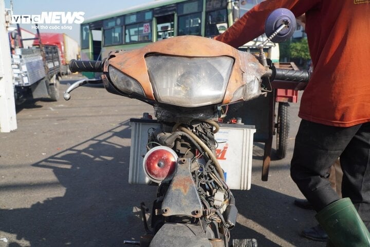 The front of the homemade car was left with only the dilapidated frame.