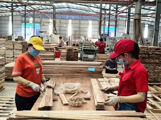 Solving the problem of increasing the value of Vietnamese wood products