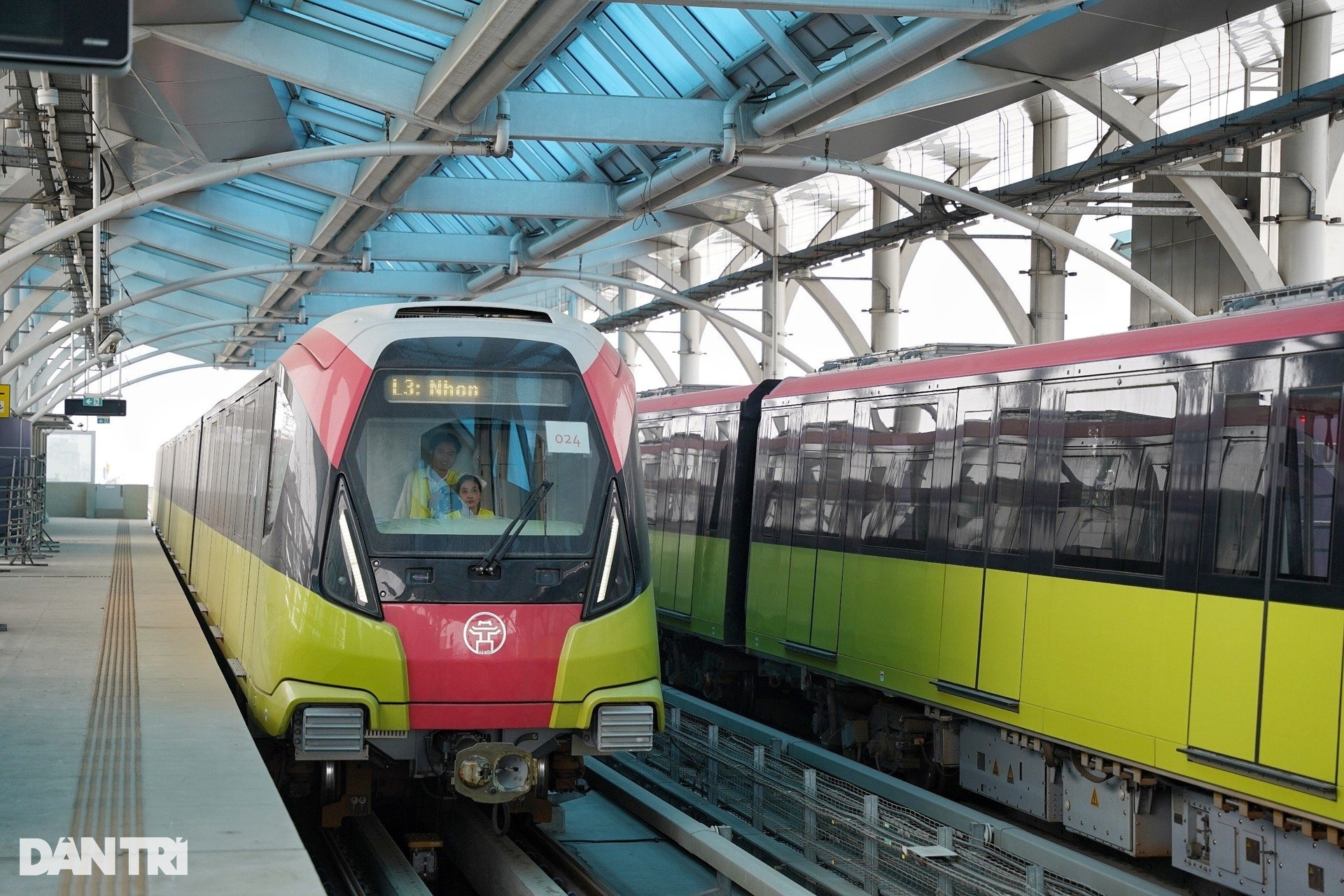 The only 2 female metro train drivers in Hanoi and Ho Chi Minh City photo 8