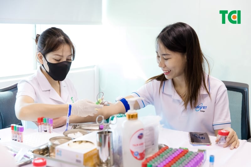 TransViet Group organisiert Gesundheitschecks für Mitarbeiter bei TCI