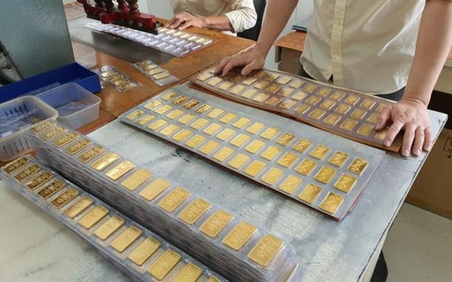 Gold price decreased at the beginning of the week