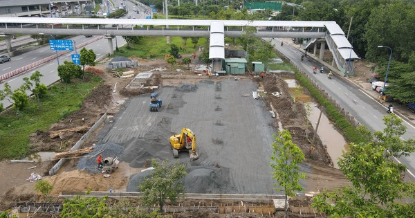 Accélérer la construction de parkings et de gares routières le long du métro Ben Thanh