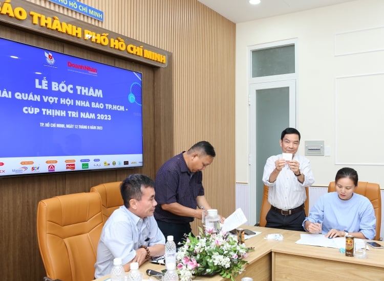 L'Association des journaux de Ho Chi Minh-Ville a élargi son lieu de rencontre pour se connecter avec les journalistes, photo 2.