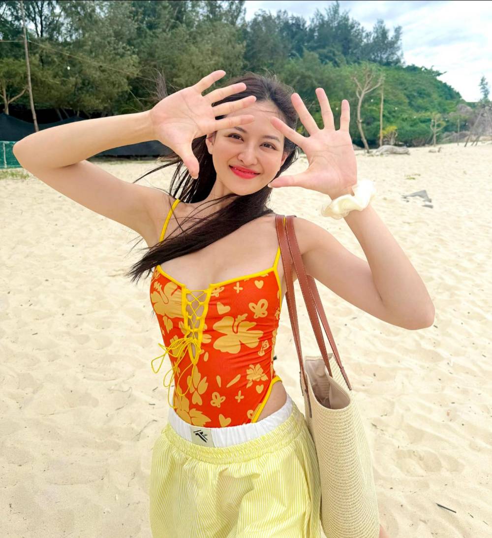 美しいトゥイ・アンさんが、事故前のフーイエンで撮った写真をシェアしている。写真：Facebookキャラクター。