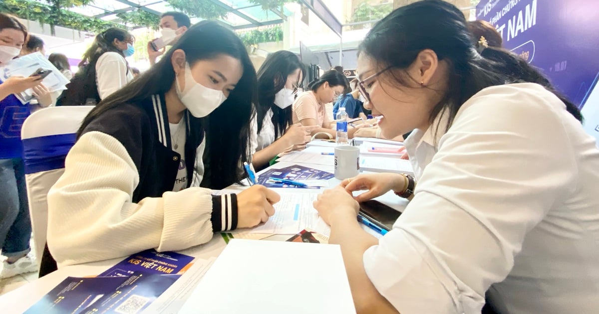 L'Université d'économie de Ho Chi Minh-Ville met en œuvre un projet de formation des ressources humaines commandé par la ville