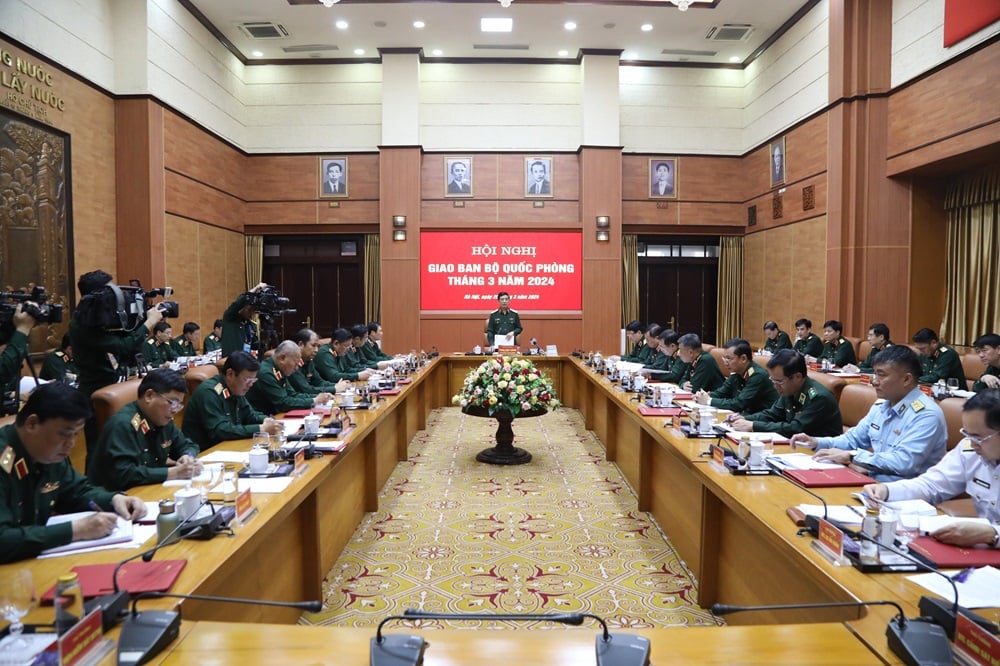 General Phan Van Giang leitete die Briefing-Konferenz des Verteidigungsministeriums im März 2024