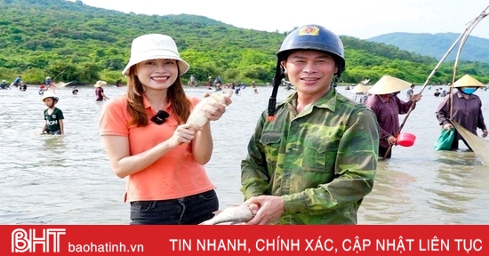 Xem “nơm thủ” đánh cá cầu may ở Hà Tĩnh