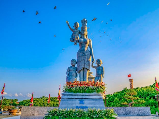 Estatua de Madre Au Co en Mui Ca Mau (Hoang Nam)