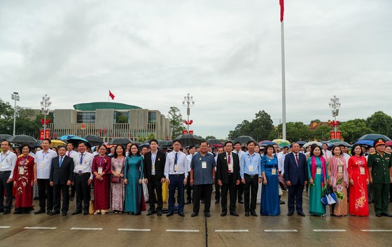 More than 300 typical advanced models in the culture, sports and tourism sectors held a ceremony to report their achievements to Uncle Ho, photo 1