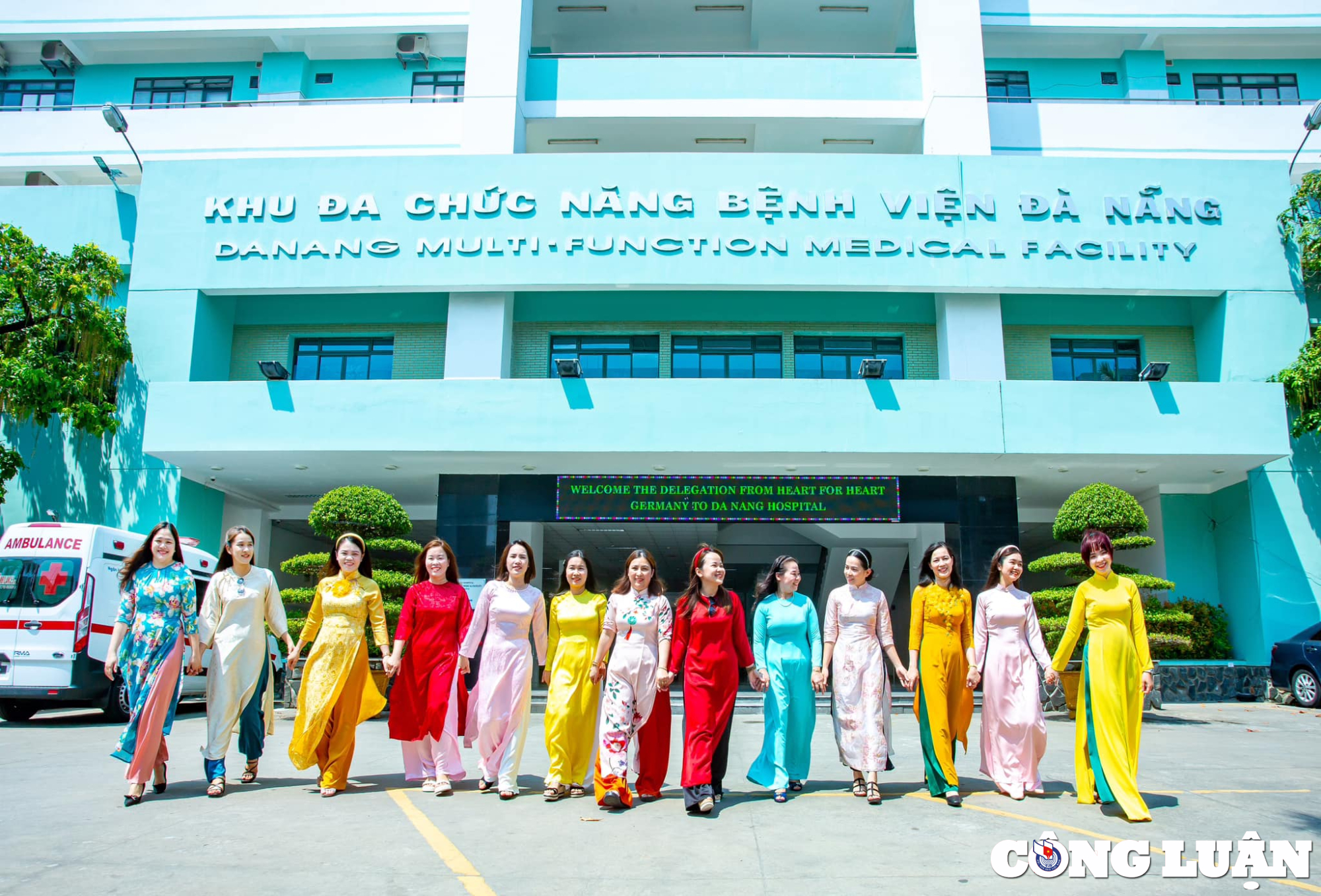 phu nu da nang soi noi huong ung tuan le ao dai nhan ngay 8 3 hinh 2