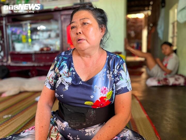 Los ojos de la señora Tuyet se llenaron de lágrimas mientras contaba la situación de los niños.