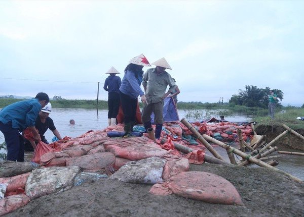 Bảo vệ đê điều là bảo vệ tính mạng, tài sản người dân