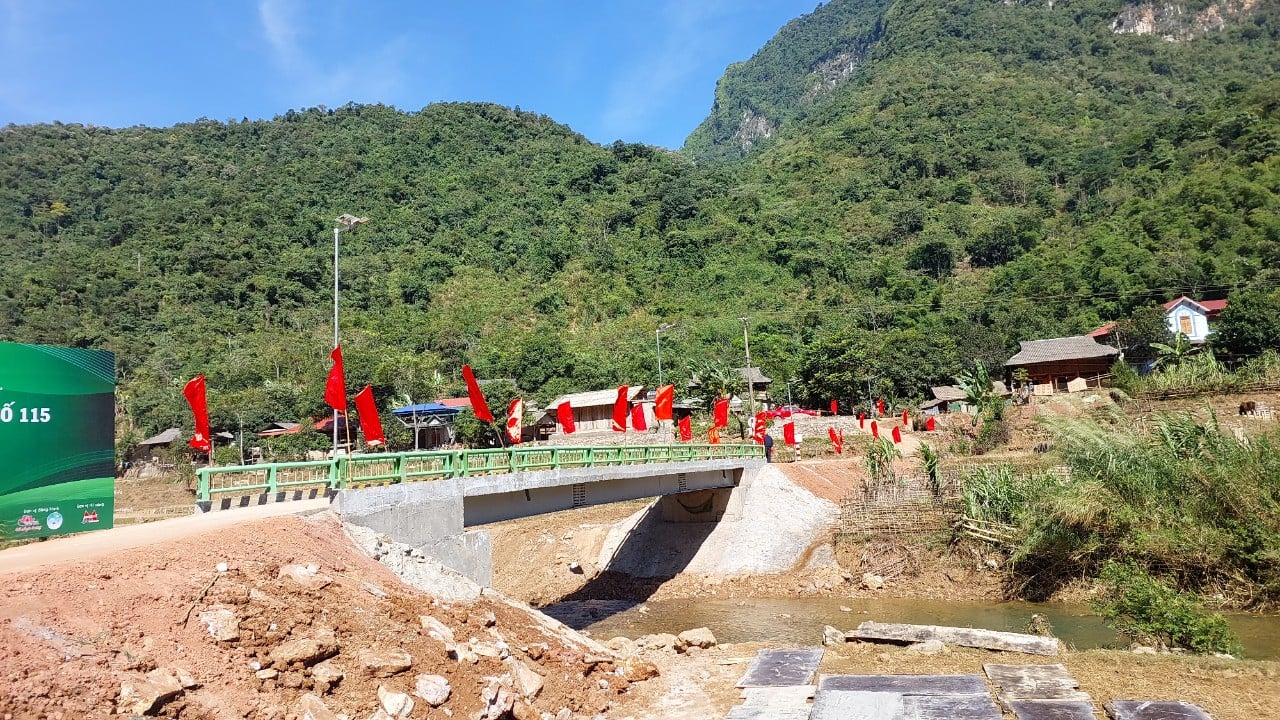 phong vien bao trung uong tai hoa binh ket noi tang cau noi yeu thuong hinh 3