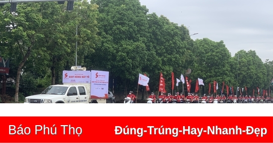 Diễu hành tuyên truyền về chương trình “Giọt hồng Đất Tổ”