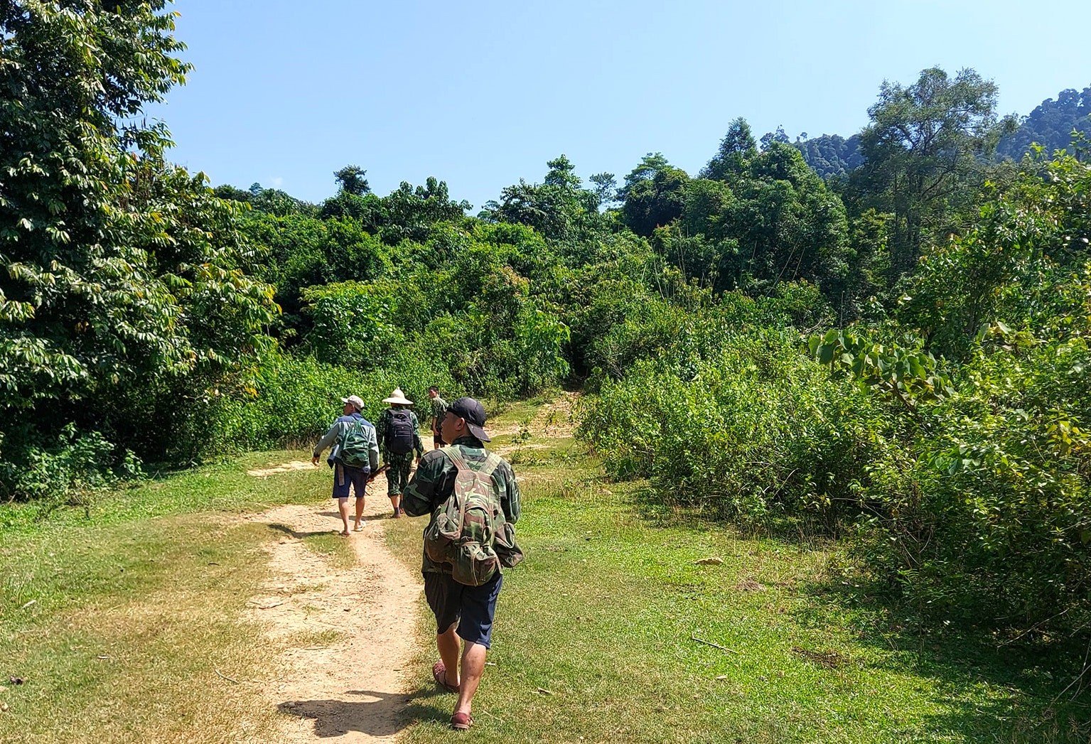 Ranger journey into the forest to set camera traps in Pu Huong Nature Reserve photo 1