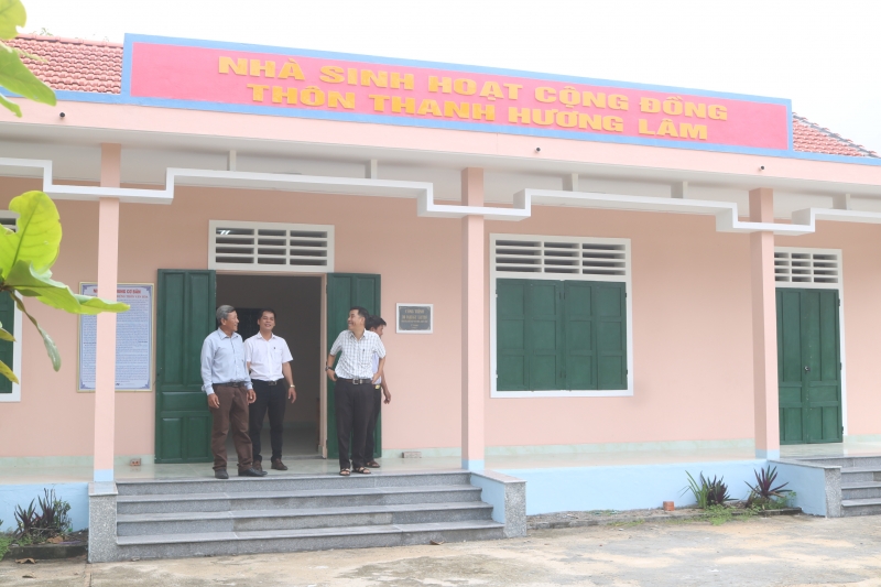 La casa comunitaria de la aldea de Thanh Huong Lam es espaciosa y limpia después de ser renovada con fondos del Programa Nacional Objetivo para la Reducción Sostenible de la Pobreza.