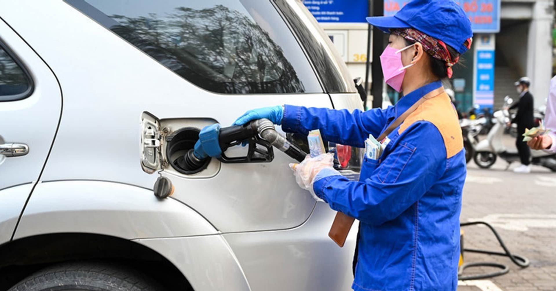 Los precios internos de la gasolina podrían bajar por segunda vez consecutiva mañana