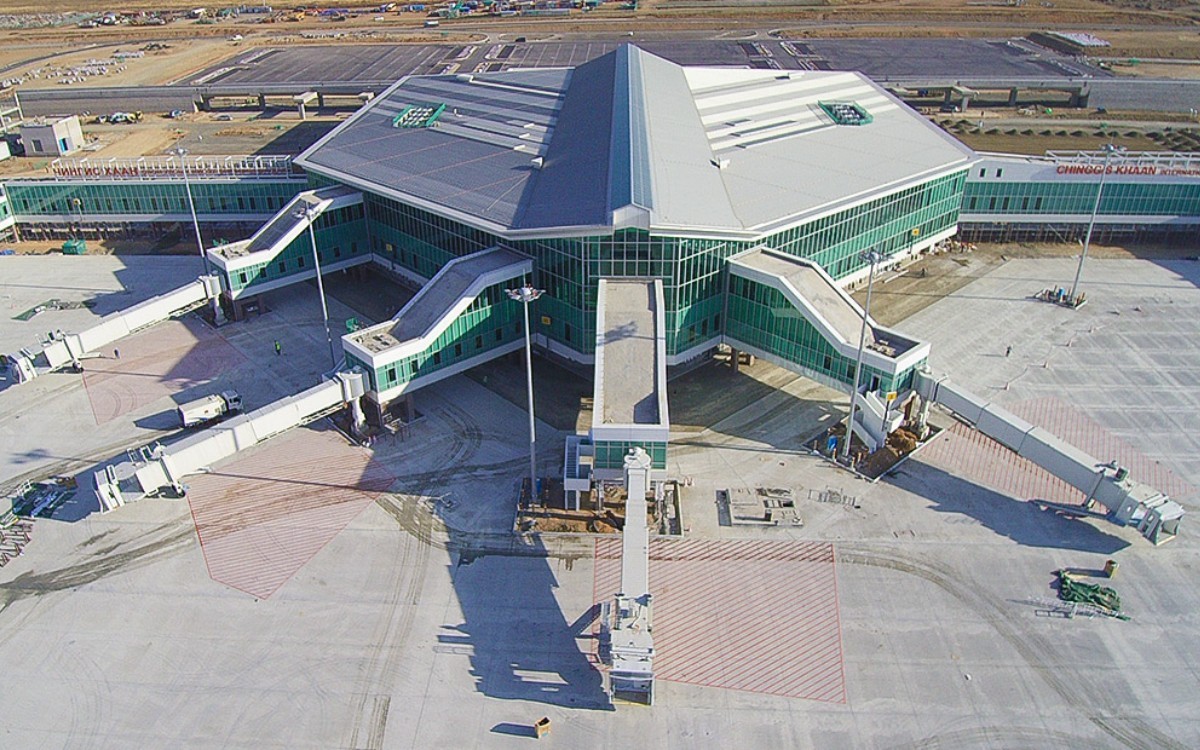 Sân bay quốc tế Chinggis Khaan. 