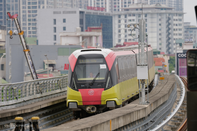 The Nhon - Hanoi Railway Station metro train ran on a test track at the end of August. Photo: Pham Chieu