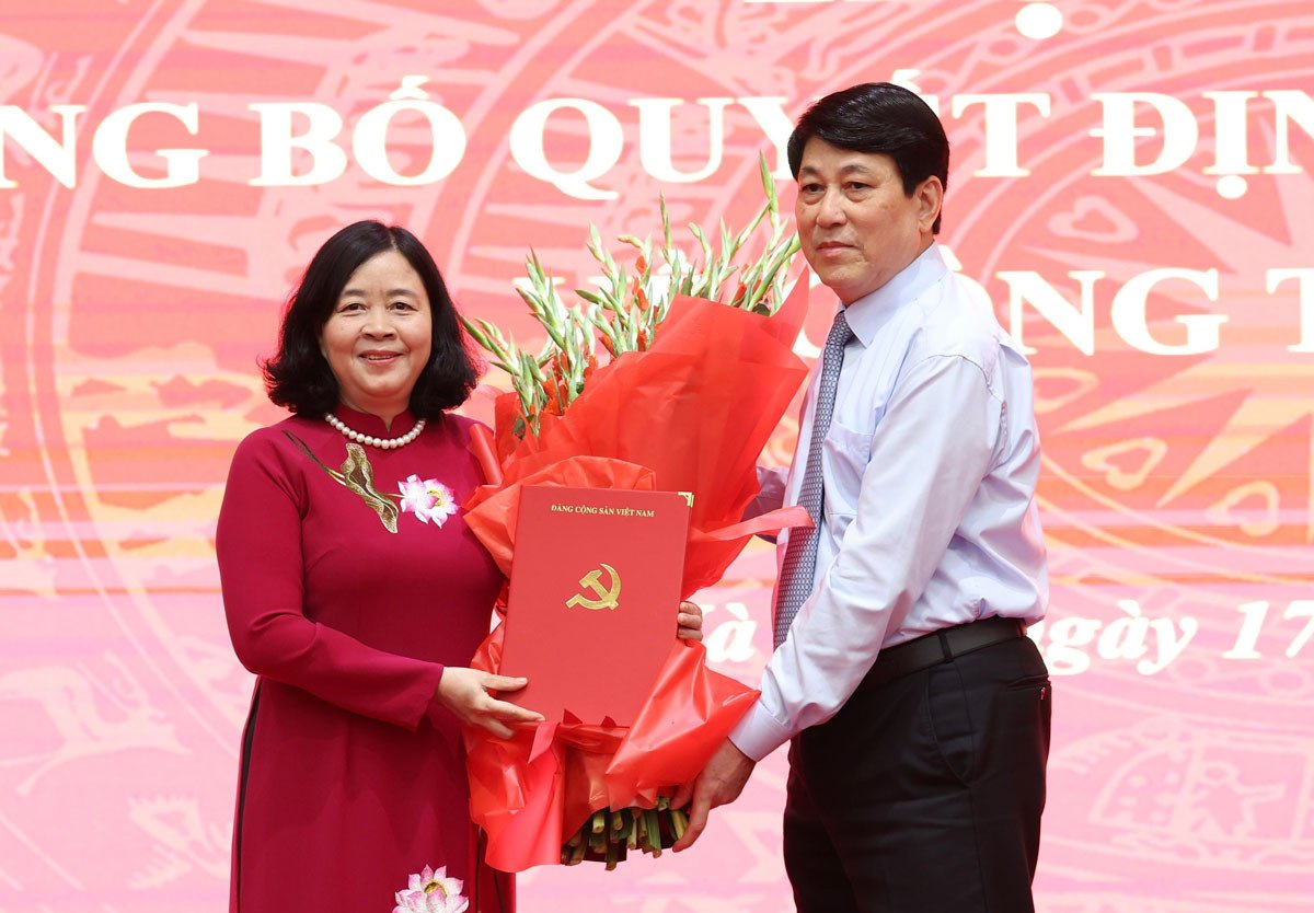 Mme Bui Thi Minh Hoai occupe le poste de secrétaire du Comité du Parti de Hanoi.