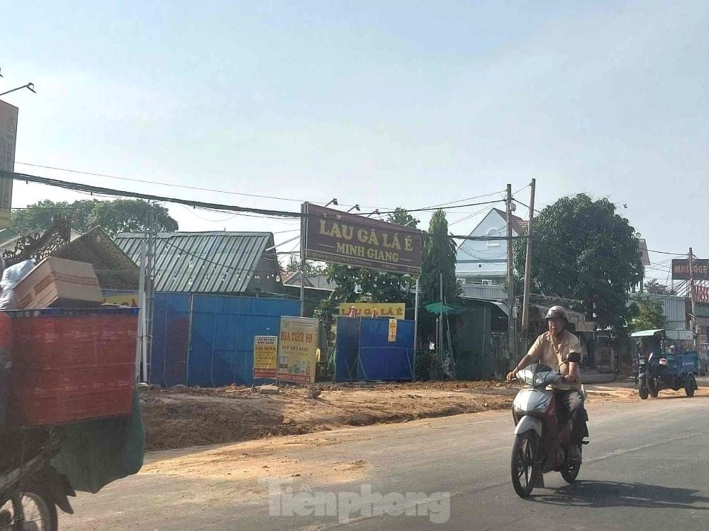 Leiden, weil die Modernisierung einer 2 km langen Straße in Binh Duong seit über 3 Jahren nicht abgeschlossen ist, Foto 7