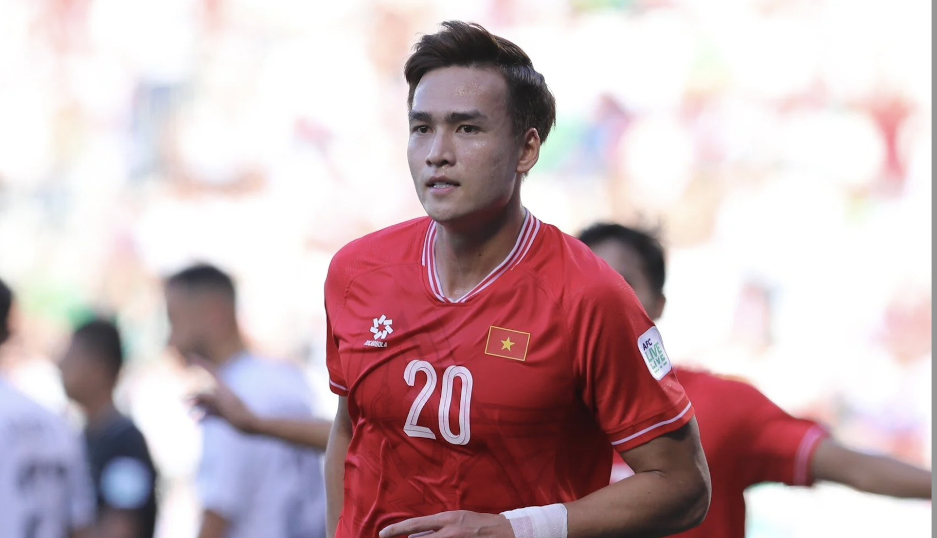 Bui Hoang Viet Anh: Nueva estrella en la defensa de la selección nacional de Vietnam