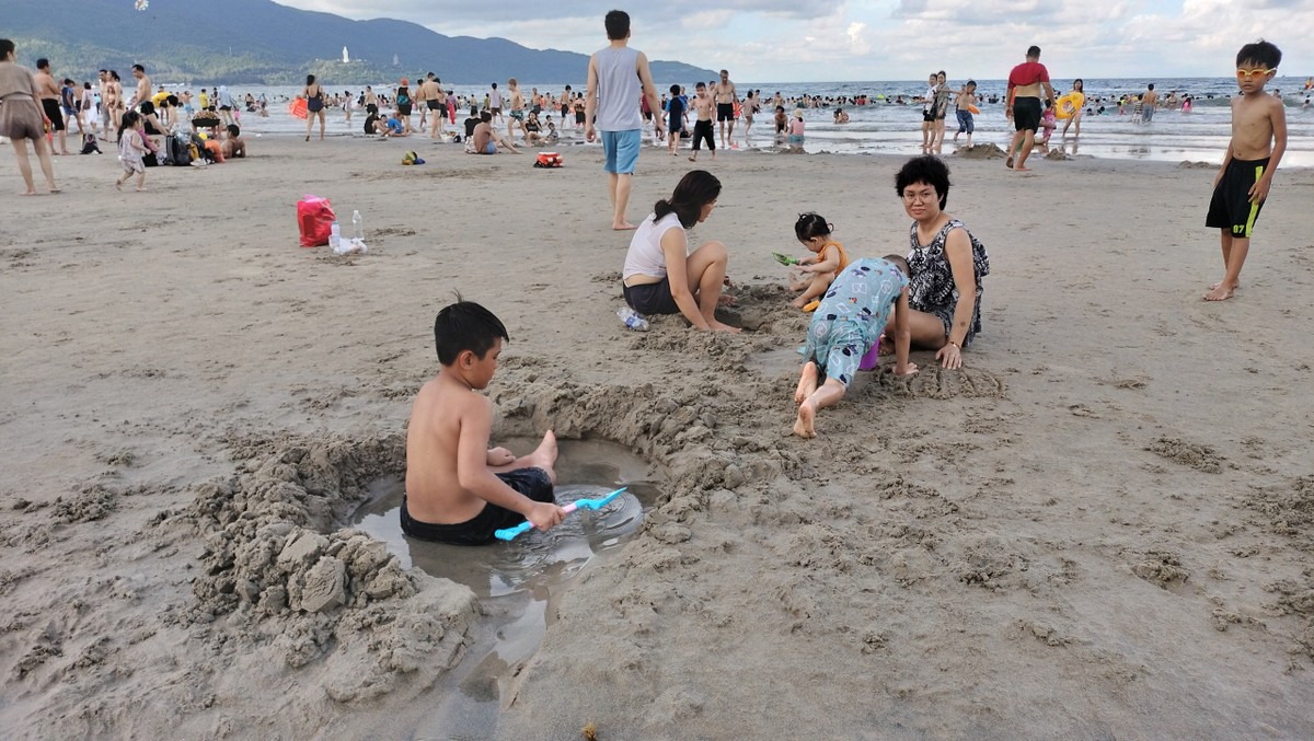 Beobachten Sie abends das Feuerwerk und genießen Sie tagsüber das Schwimmen am „schönsten Strand der Welt“ Foto 8