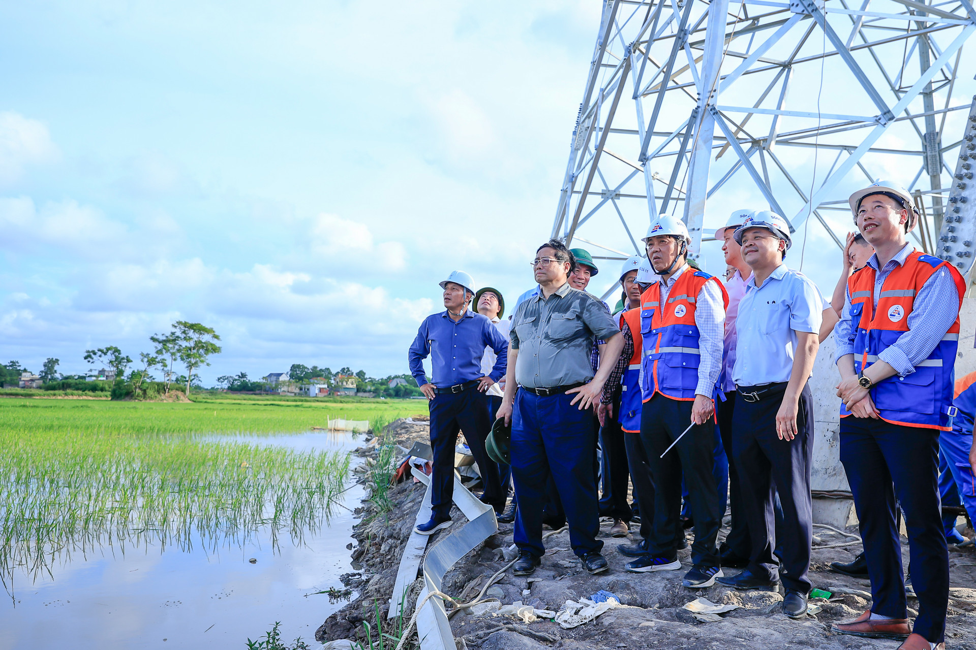 Thủ tướng kiểm tra, động viên, đôn đốc dự án đường dây 500 kV mạch 3- Ảnh 9.