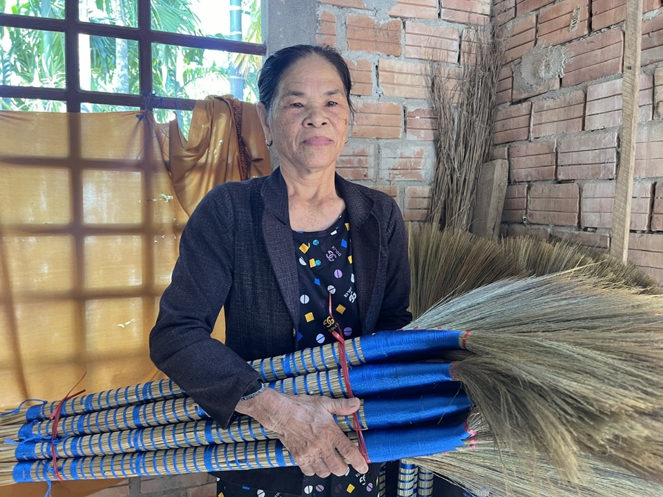 Thanks to various sources of government assistance, Ms. Huynh Thi Hon's life gradually stabilized.