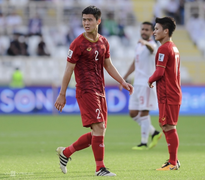 El defensa central Do Duy Manh (número 2) con la camiseta de la selección nacional de Vietnam. Foto: Hieu Luong