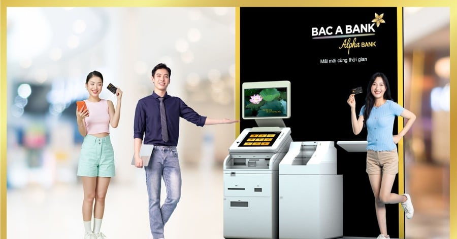 Khách hàng Bac A Bank mở và nhận thẻ nhanh ngay tại Kiosk Bank